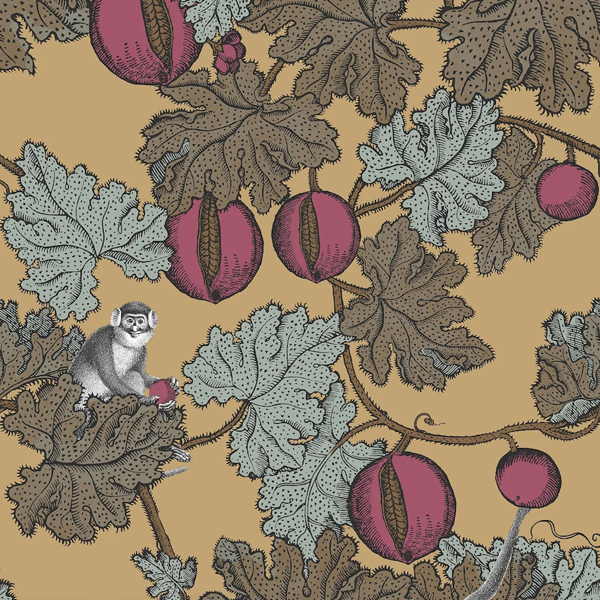 Fornasetti-behang met groene bladeren, rode vruchten en tekeningen van apen tussen het gebladerte.