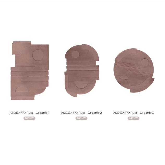Drie abstracte, roestkleurige vloerkleden in organische vormen met geometrische patronen uit de Limited Edition Rust Organic-serie.