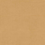 Vierkante keramische vloertegels in een warme, lichtbruine kleur met subtiele textuur.