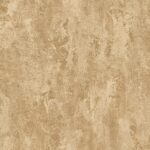 Beige behang met een verweerd, betonachtig textuurpatroon (70530-9ZHV-2).