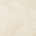 Beige behang met een subtiel reliëfpatroon van palmbladeren uit de Arte Sabal 75201 collectie.