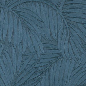 Donkerblauw behang met een reliëfpatroon van grote tropische palmbladeren uit de Arte Sabal 75208 collectie.