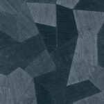 Donkerblauw geometrisch patroon met reliëfstructuur uit de Arte Facet 75305 wandbekledingscollectie.