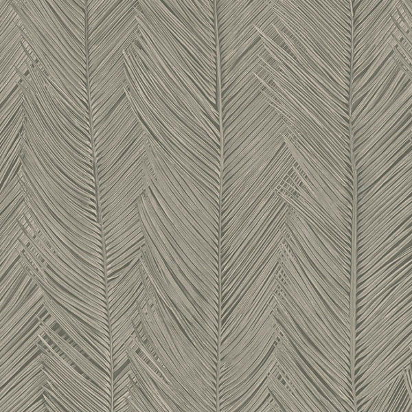 Grijsbeige behang met een patroon van gestileerde palmbladeren uit de Arte Itaya 75404 collectie.