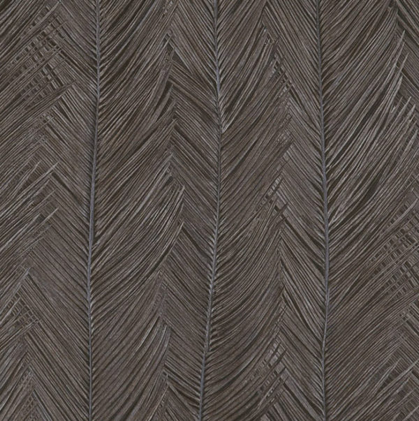 Donkerbruine Arte Itaya 75406 wandbekleding met een patroon van gestileerde, verticale palmbladstructuren.