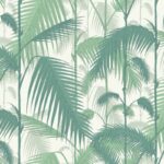 Tropisch patroon met groene palmbladeren op een lichte achtergrond.