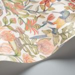 Gedetailleerde close-up van het Ardmore Jabula Protea Garden behang met kleurrijke bloemen, bladeren en vogels.