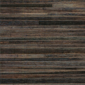 Donkergekleurd Arte Casalian 14021 behang met horizontale stroken in natuurlijke aardetinten en fijne textuur.