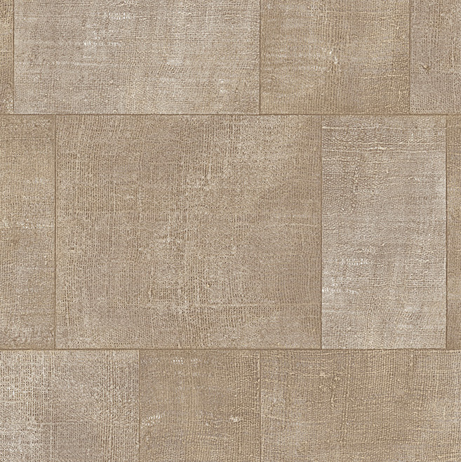 Behang met een gestructureerd, geweven patroon in aardetinten uit de Gitane-collectie van Arte.