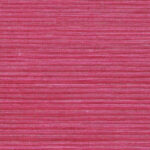 Roodroze Arte Drift behang met een fijne horizontale textuur.