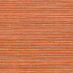 Oranje-rood Arte Drift behang met fijne horizontale strepen in een textielachtig patroon.