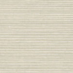 Lichtbeige Arte Drift behang met een horizontale, fijn geweven textuur.