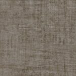 Textuur van Arte Essentials Brushed Suede 59609 behang met een verweerde, suède-achtige afwerking in aardetinten.