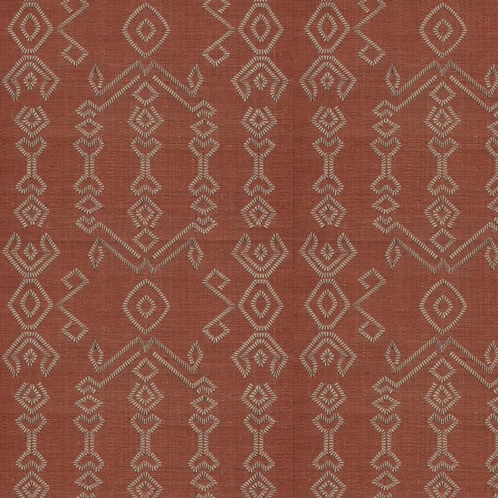 Decoratief patroon uit de Arte Icarus Indomito 15703 collectie met geometrische vormen op een roestbruine achtergrond.