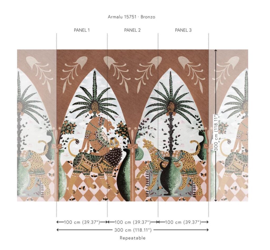 Decoratief patroon uit de Arte Icarus Armalu 15751 collectie met gestileerde dieren, palmbomen en ornamenten in warme bronstinten, verdeeld over drie herhaalbare panelen.