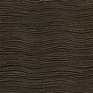 Donkerbruin Arte Icarus Penumbra 15743 behang met een golvend, horizontaal lijnpatroon en textuur.