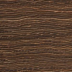 Bruin behang met een golvend, horizontaal lijnpatroon uit de Arte Icarus Penumbra collectie.