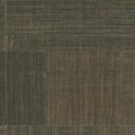 Donkerbruin behang met een geweven textuur en patchworkpatroon uit de Arte Icarus Telaio collectie.