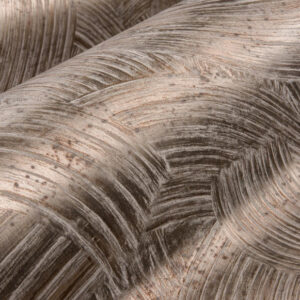 Detail van Arte Impasto 60102 behang met een structuur van brede, boogvormige penseelstreken in aardetinten.