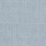 Lichtblauw behang met een subtiele zijdeachtige textuur uit de Arte Katan Silk collectie.