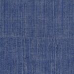 Indigo blauw behang met een zijdeachtige structuur en een subtiel geweven patroon uit de Arte Katan Silk collectie.