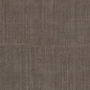 Bruin behang met een subtiel zijden textuurpatroon uit de Arte Katan Silk 11517 Chocolate collectie.