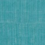Aqua-blauw behang met een zijdeachtige textuur en subtiele verticale lijnen uit de Arte Katan Silk collectie.
