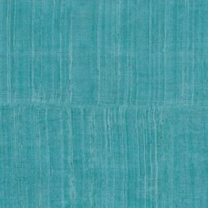 Aqua-blauw behang met een zijdeachtige textuur en subtiele verticale lijnen uit de Arte Katan Silk collectie.
