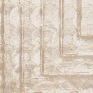 Licht glanzend behang met reliëfpatroon en geometrische vormen uit de Arte Luster Cornice 70331 collectie.