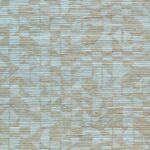 Textielachtig behang met een blauw-zilveren bladpatroon en horizontale structuur uit de Arte Marquesa Cyperus-collectie.