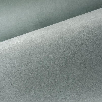 Detail van de stof Arte Marquesa Noble 31751 in een zachte, grijsgroene kleur met fluweelachtig oppervlak.
