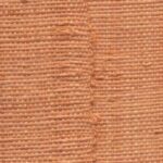 Close-up van het Arte Melaky Farini 40725 behang met een grove geweven textuur in een warme terracotta kleur.