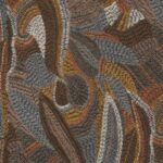 Geborduurd patroon in aardetinten van Arte-Melaky Mandrava 40761 Havana met golvende, abstracte vormen.