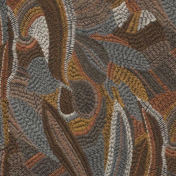 Geborduurd patroon in aardetinten van Arte-Melaky Mandrava 40761 Havana met golvende, abstracte vormen.