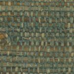 Groenblauw en bruin geweven behang met natuurlijke textuur uit de Arte Melaky Tana collectie, kleur Juniper.