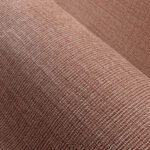 Detailopname van de textuur van de Arte Merino Lana 63510 stof in een roodbruine tint.