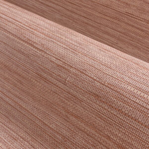 Detail van het Arte Pampas Sombra 73547 behang met een fijne geweven textuur in aardetinten.