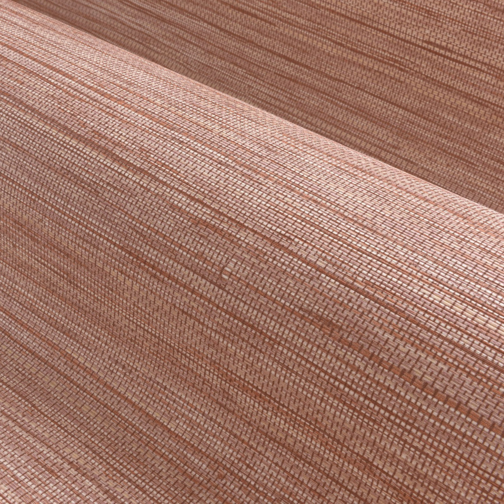 Detail van het Arte Pampas Sombra 73547 behang met een fijne geweven textuur in aardetinten.