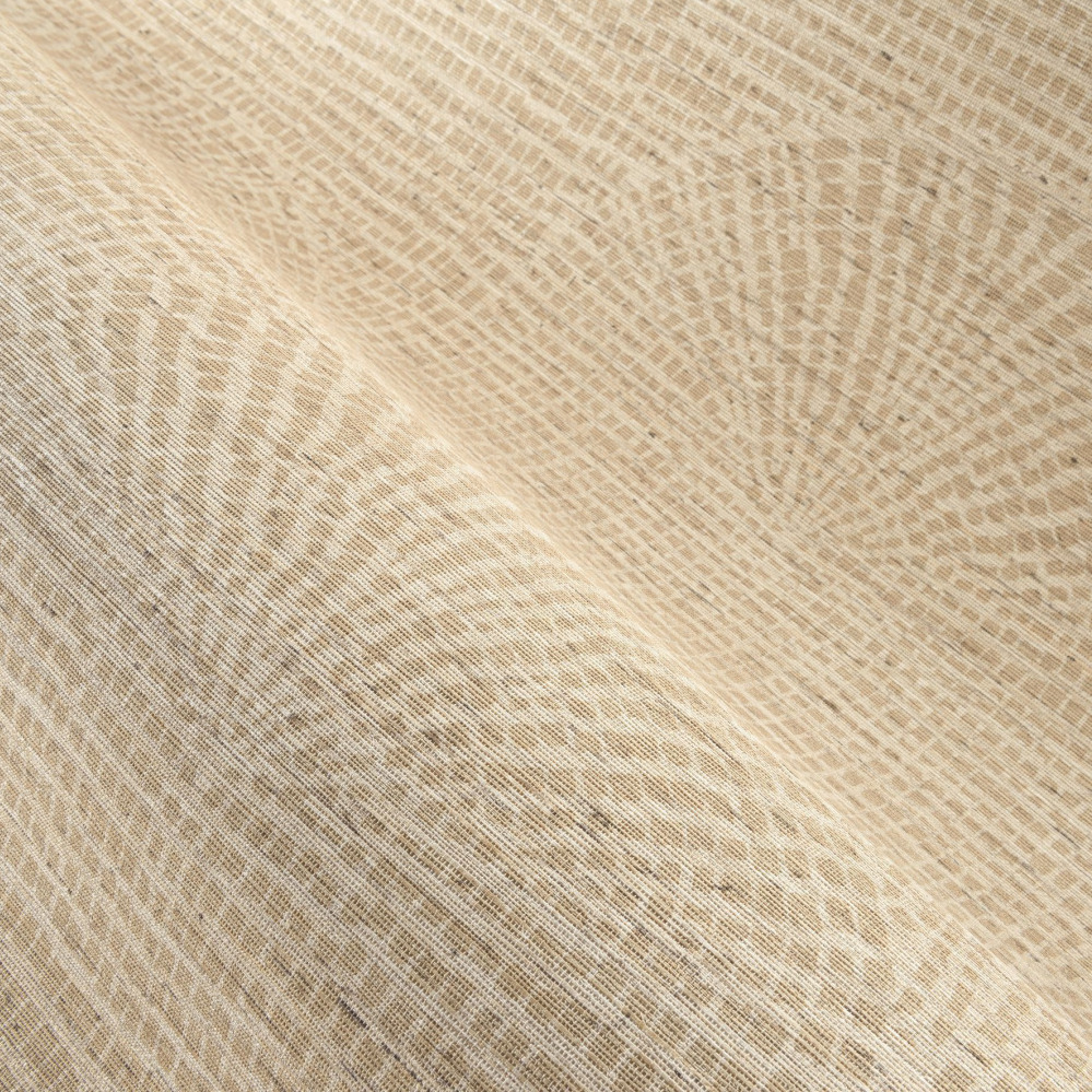 Detailopname van de Arte Pampas Cúpula wandbekleding met een fijn geweven, zandkleurig patroon.