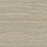 Grijsbeige behang met een horizontale, fijne textuur uit de Arte Pampas Matiz 73530 collectie.