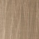 Beige Arte-Pyxis 38012A behang met een lichte textielstructuur en verticale plooilijnen.