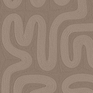 Beige behang met een reliëfpatroon van golvende, abstracte lijnen uit de Arte Tali Sarana 60710 collectie van Buningh.