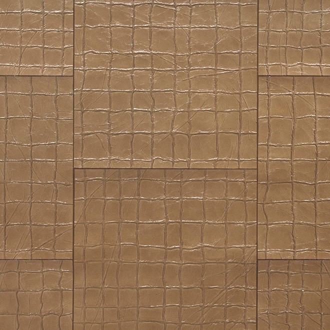 Bruin Arte Tenere 74020 Kharga behang met een reliëfstructuur en krokodillenleer-patroon in rechthoekige vlakken.