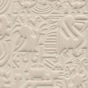Reliefbehang met abstracte en geometrische Chimu-inspiraties in zandkleur, uit de Arte Terra collectie (model 23901).