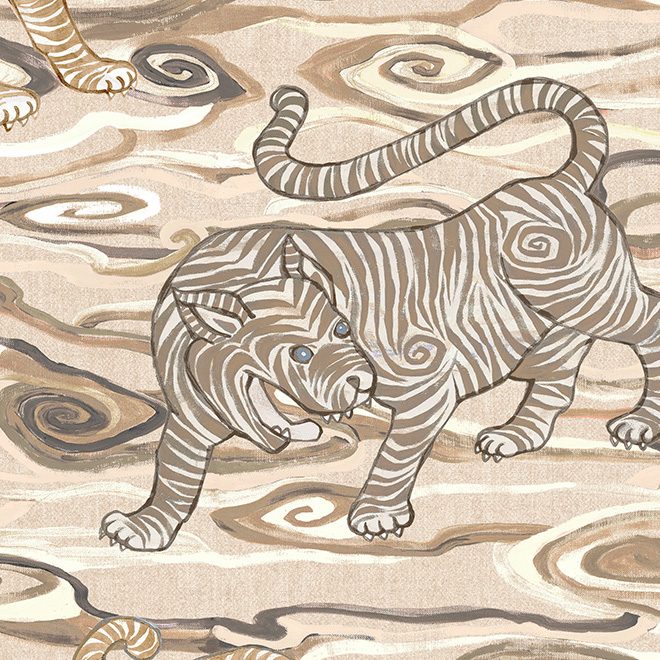 Illustratief behangpatroon uit de Gitane-collectie met een gestileerde tijger in beige en bruine tinten.