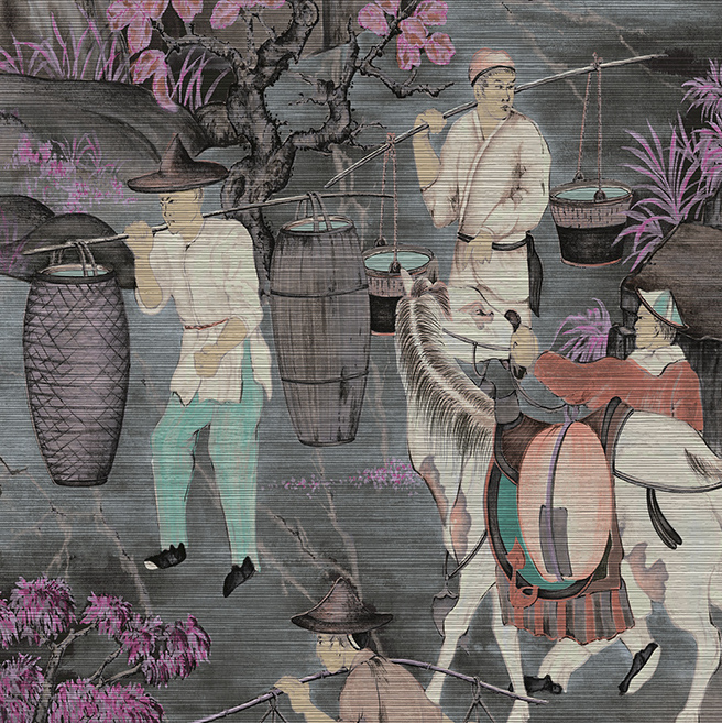 Illustratie in traditionele stijl van de behangcollectie "Arte Toile de Tibet", met mensen, paarden en waterdragers in een bergachtig landschap met bloeiende bomen.