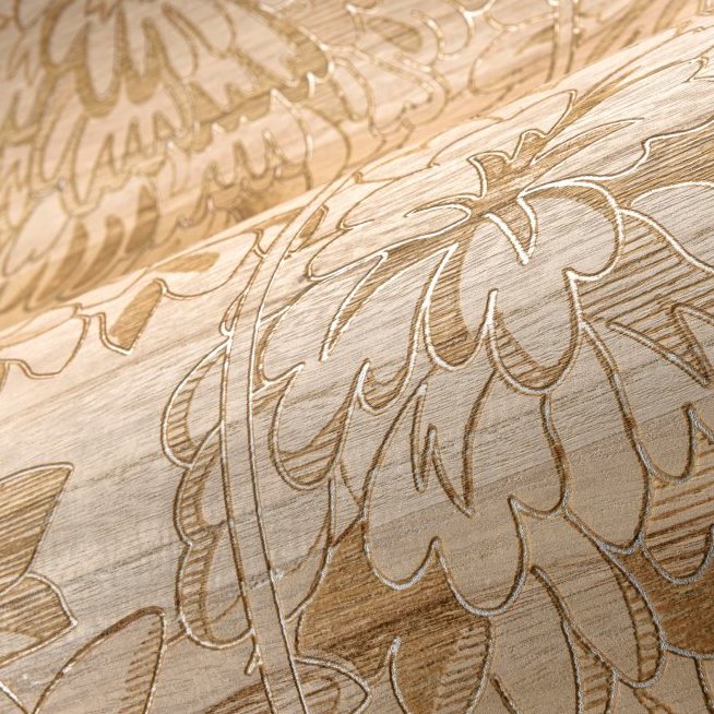 Close-up van Arte behang Ajoura 48061 Birch met een reliëf bloemenpatroon in natuurlijke houttinten.