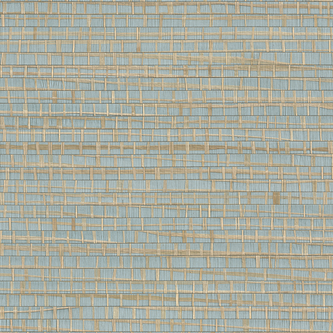 Lichtblauw Arte Ajoura behang met een geweven rasterpatroon van beige lijnen.