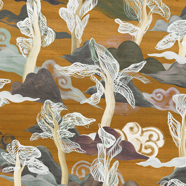 Illustratief behangpatroon uit de Arte Alaya Saranda collectie met gestileerde bomen, wolken en bergen in amberkleurige tinten.