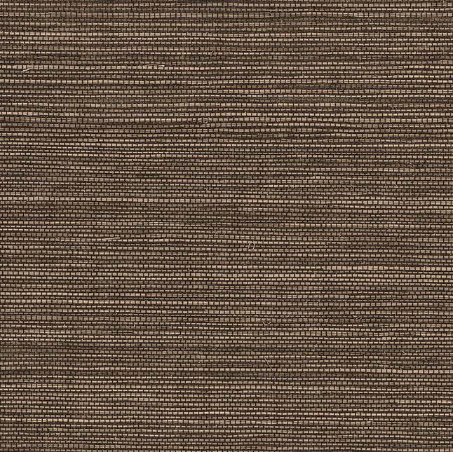 Gedetailleerde structuur van het Arte behang Avalon Marsh 31513 met een geweven, natuurlijke textuur in aardetinten.